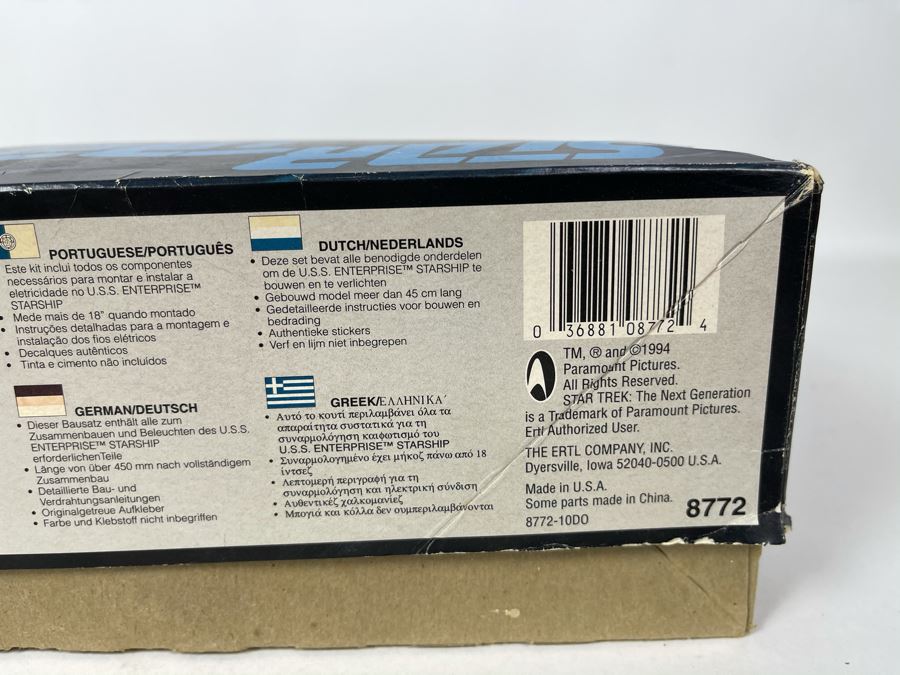 AMT Ertl Star Trek The Next Generation U.S.S. Enterprise With Fiber Optic Lights Model Kit 1994 [Photo 6]