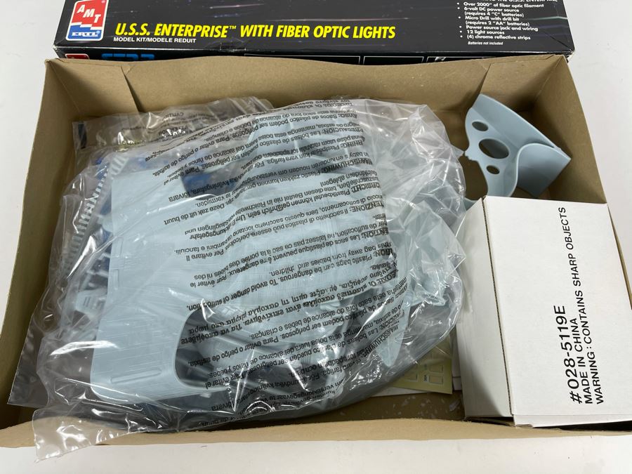 AMT Ertl Star Trek The Next Generation U.S.S. Enterprise With Fiber Optic Lights Model Kit 1994 [Photo 7]