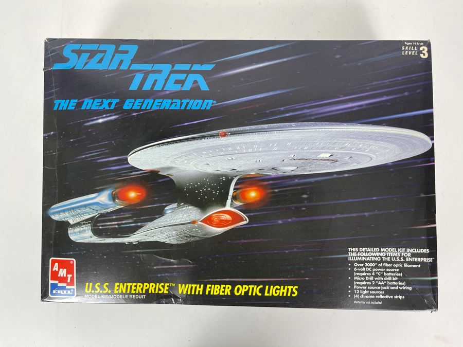 AMT Ertl Star Trek The Next Generation U.S.S. Enterprise With Fiber Optic Lights Model Kit 1994