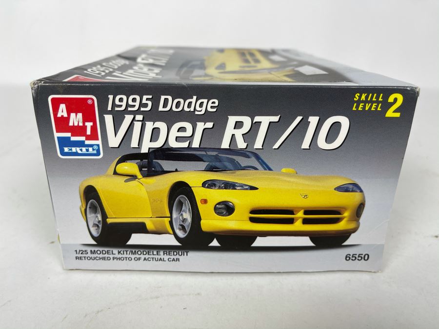 AMT Ertl 1995 Dodge Viper RT/10 Car Model Kit 1994 [Photo 6]