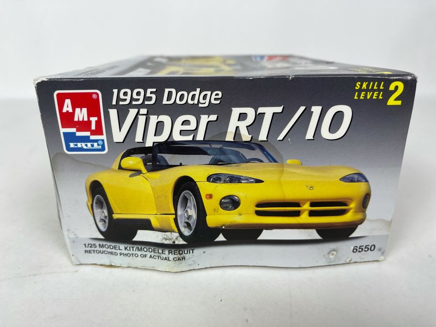 AMT Ertl 1995 Dodge Viper RT/10 Car Model Kit 1994 [Photo 3]