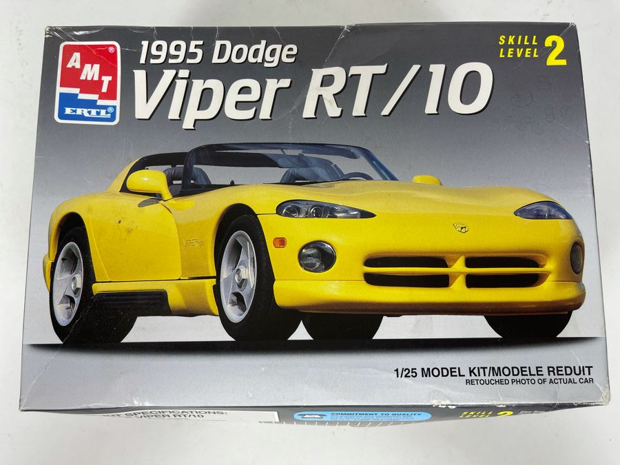 AMT Ertl 1995 Dodge Viper RT/10 Car Model Kit 1994 [Photo 1]