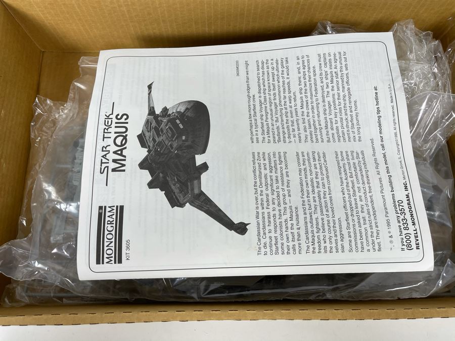 Monogram Star Trek Voyager Maquis Ship Model Kit 1995 [Photo 7]
