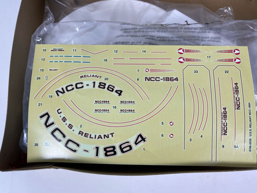 AMT Ertl Star Trek U.S.S. Reliant Scale Model Kit 1995 [Photo 9]