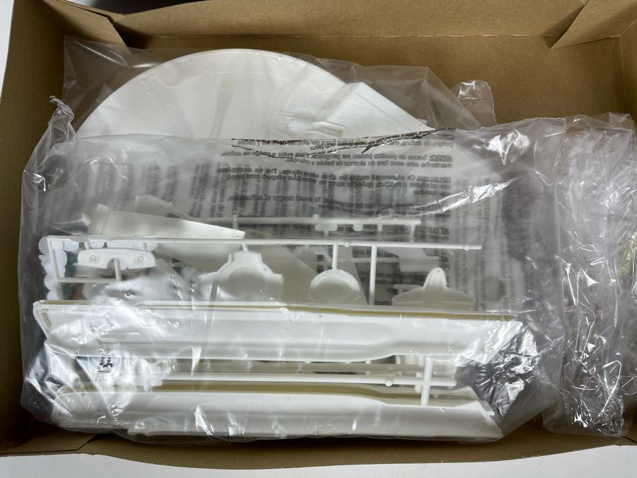 AMT Ertl Star Trek U.S.S. Reliant Scale Model Kit 1995 [Photo 10]