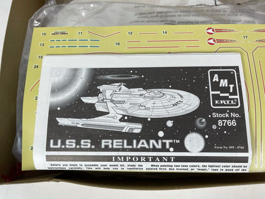 AMT Ertl Star Trek U.S.S. Reliant Scale Model Kit 1995 [Photo 8]