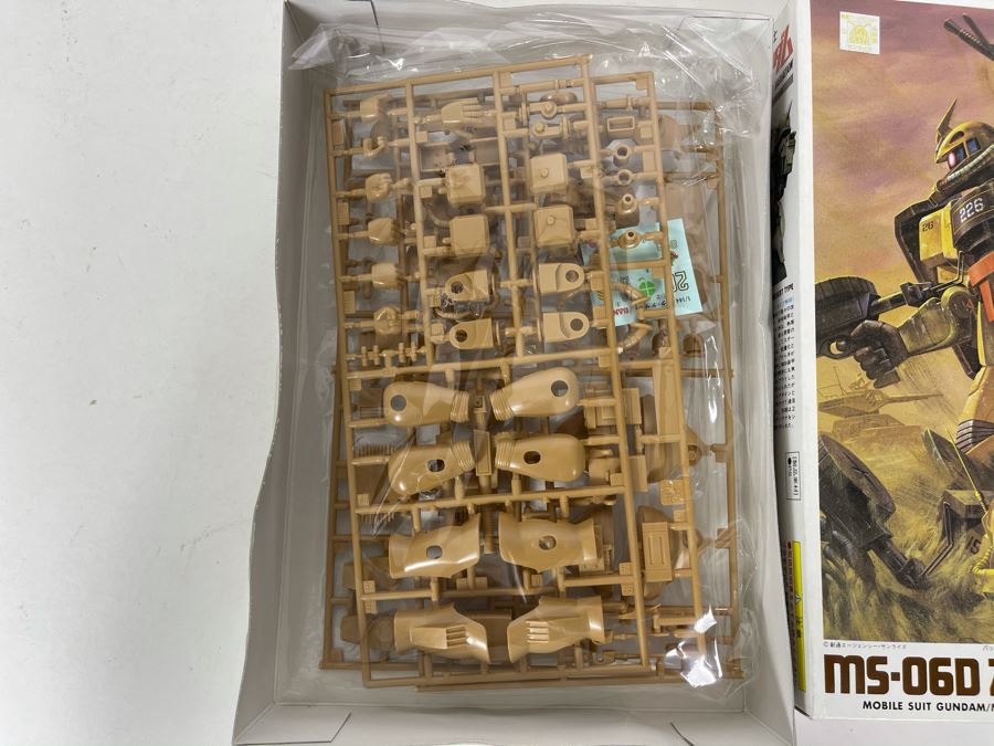 Japanese Bandai MS-06D Zaku Desert Type Mobile Suit Gundam Robot Model Kit [Photo 10]
