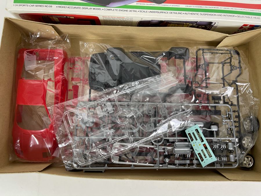 Japanese Tamiya Ferrari Testarossa Car Model Kit [Photo 9]