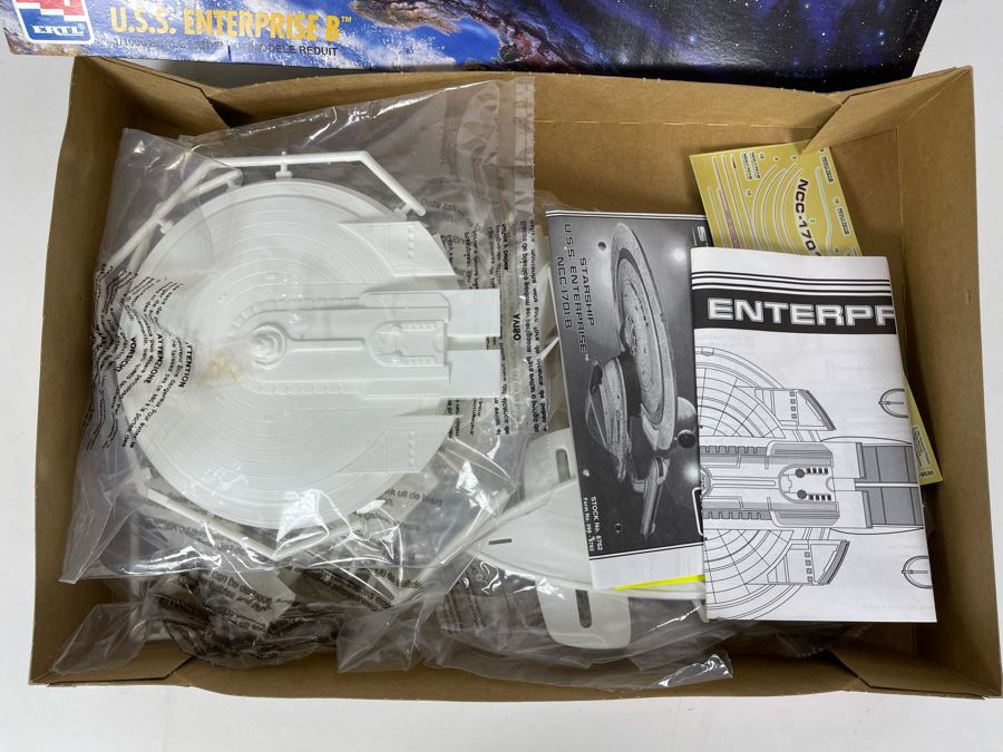 AMT Ertl Star Trek Generations U.S.S. Enterprise B Model Kit 1995 [Photo 7]
