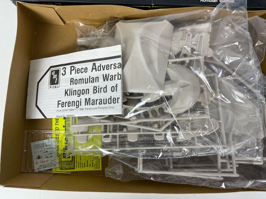 AMT Ertl Star Trek 3 Piece Adversary Set Model Kit 1989 [Photo 7]