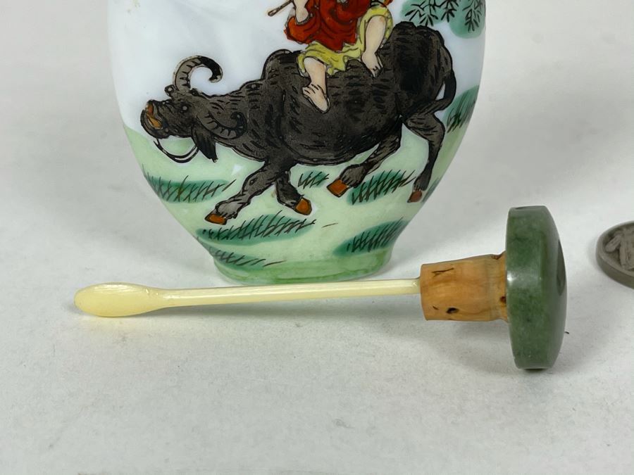 JUST ADDED - Vintage Hand Painted Snuff Bottle [Photo 6]