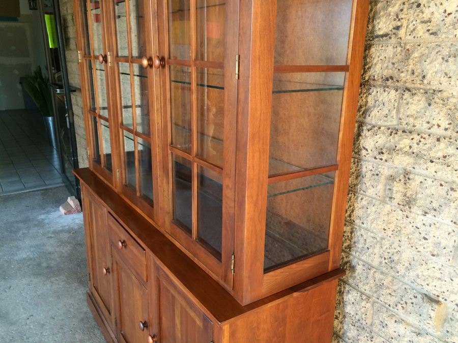 Ethan Allen Credenza with Hutch China Cabinet in Excellent Condition [Photo 6]