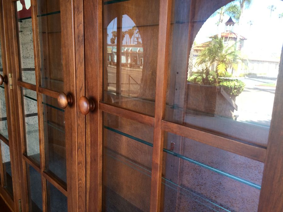 Ethan Allen Credenza with Hutch China Cabinet in Excellent Condition [Photo 15]