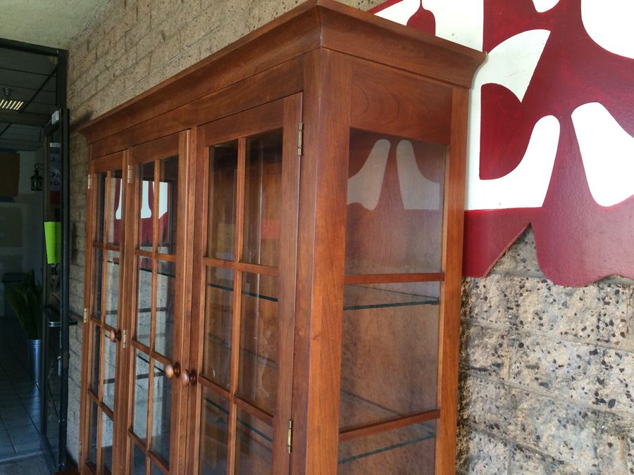 Ethan Allen Credenza with Hutch China Cabinet in Excellent Condition [Photo 5]