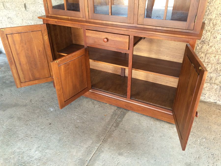 Ethan Allen Credenza with Hutch China Cabinet in Excellent Condition [Photo 11]