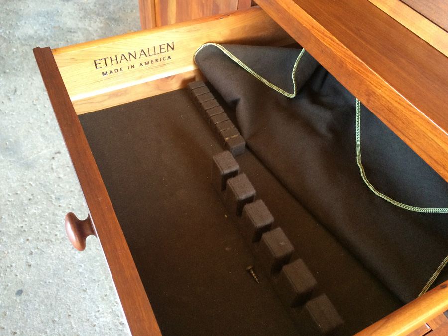 Ethan Allen Credenza with Hutch China Cabinet in Excellent Condition [Photo 9]