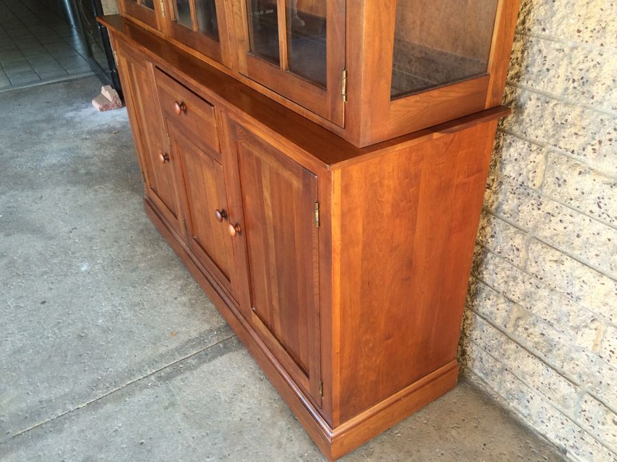 Ethan Allen Credenza with Hutch China Cabinet in Excellent Condition [Photo 7]