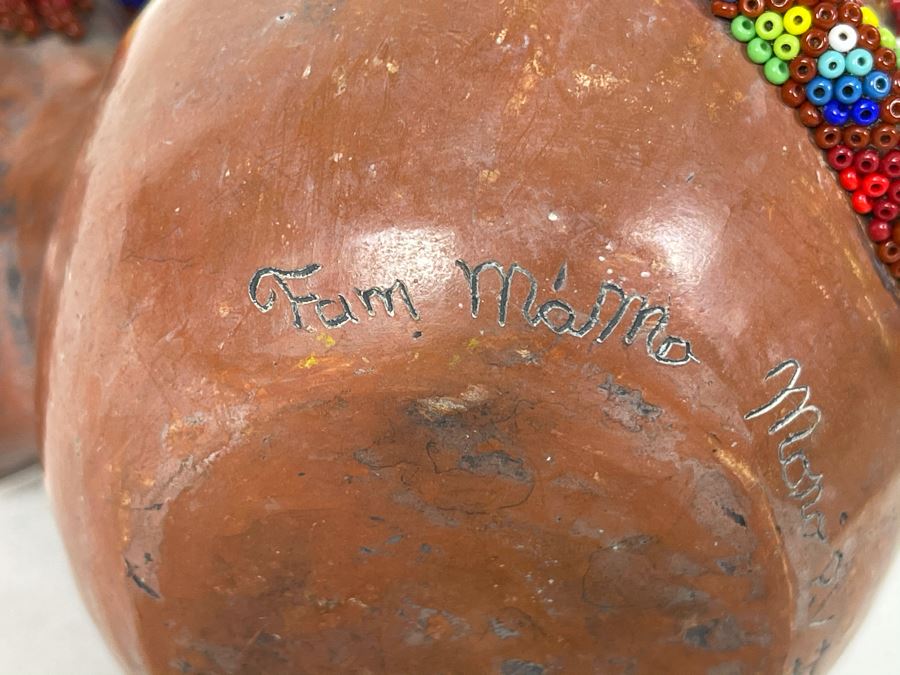 JUST ADDED - Signed Handmade Mexican Native Folk Art Huichol Bead Beaded Lizard On Pottery Signed Fam Mamo Mono P.V Jah Mex 4.5W X 5H [Photo 11]