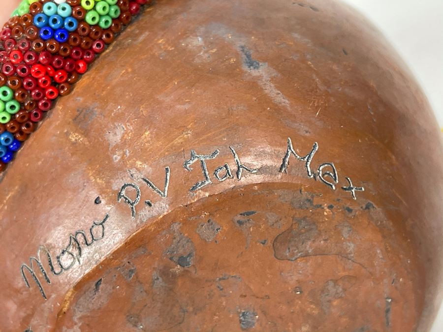 JUST ADDED - Signed Handmade Mexican Native Folk Art Huichol Bead Beaded Lizard On Pottery Signed Fam Mamo Mono P.V Jah Mex 4.5W X 5H [Photo 15]