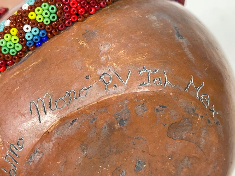 JUST ADDED - Signed Handmade Mexican Native Folk Art Huichol Bead Beaded Lizard On Pottery Signed Fam Mamo Mono P.V Jah Mex 4.5W X 5H [Photo 14]