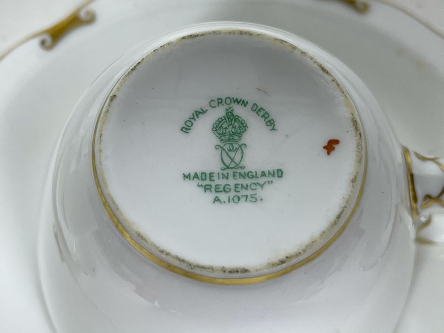 JUST ADDED - English Royal Crown Derby Regency Pattern Elegant Gold Rim Cups And Saucers - Set Of 8 Cups And Saucers [Photo 5]