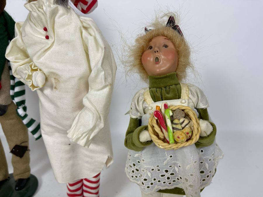 JUST ADDED - Set Of 4 Byers' Choice Ltd The Carolers 'A Christmas Carol' [Photo 4]