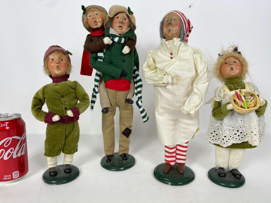 JUST ADDED - Set Of 4 Byers' Choice Ltd The Carolers 'A Christmas Carol' [Photo 1]