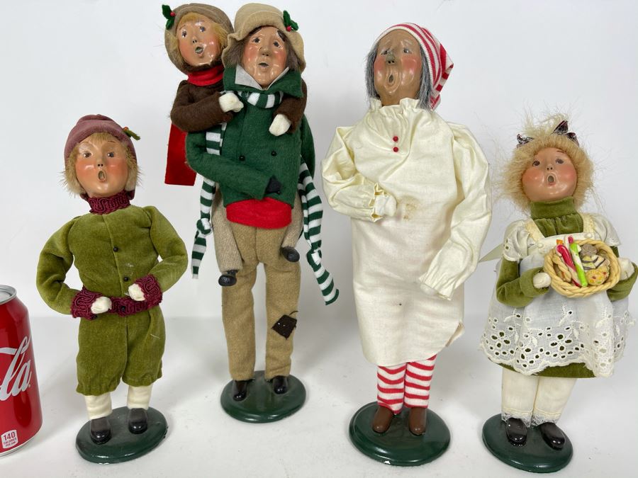 JUST ADDED - Set Of 4 Byers' Choice Ltd The Carolers 'A Christmas Carol' [Photo 2]
