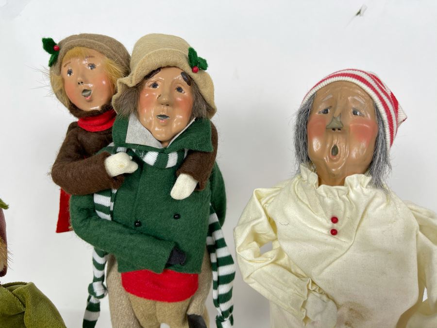 JUST ADDED - Set Of 4 Byers' Choice Ltd The Carolers 'A Christmas Carol' [Photo 3]