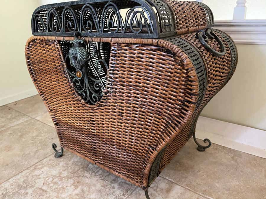 JUST ADDED - Footed Trunk 27W X 17D X 25H [Photo 5]