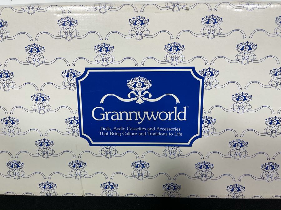 Grannyworld Doll 22L With Box [Photo 7]