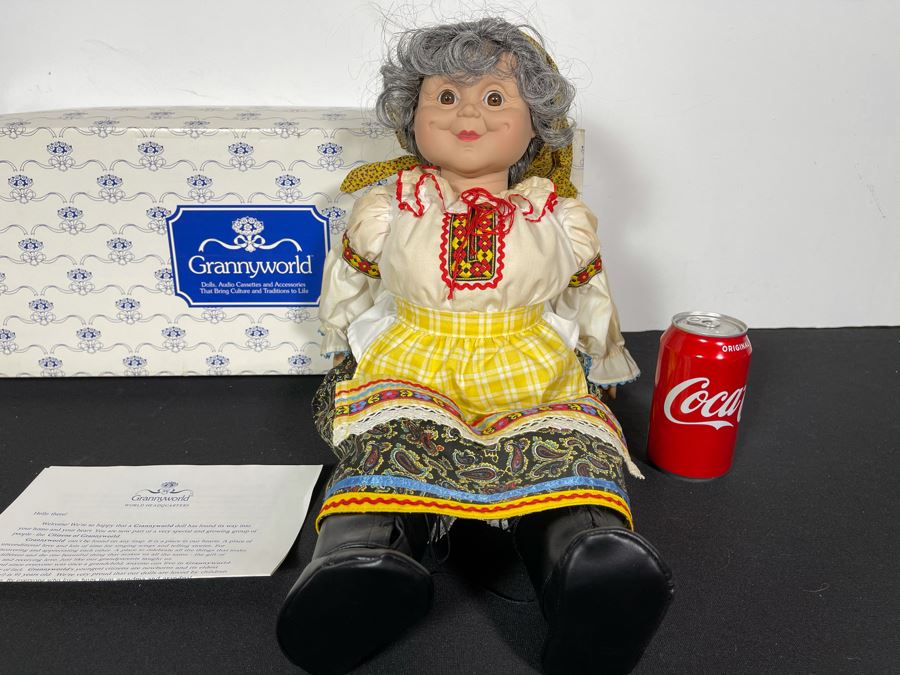 Grannyworld Doll 22L With Box [Photo 1]