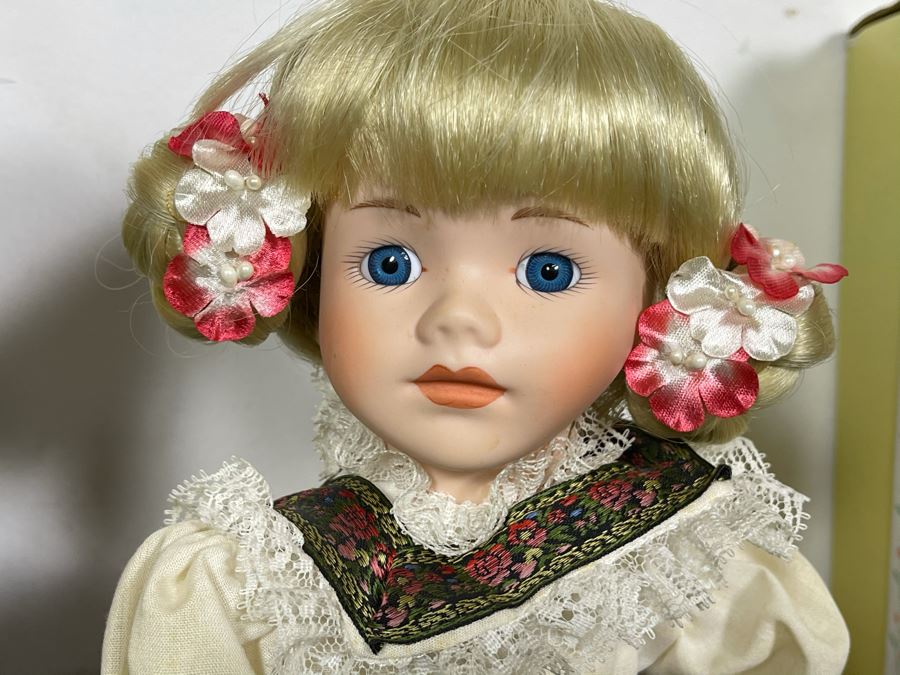 Pair Of Vintage 1991 Seymour Mann Dolls 14H [Photo 4]
