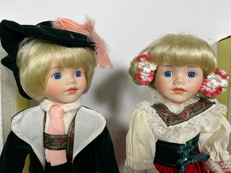 Pair Of Vintage 1991 Seymour Mann Dolls 14H [Photo 3]