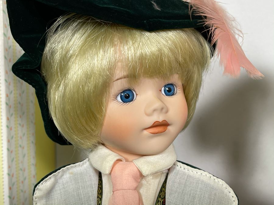 Pair Of Vintage 1991 Seymour Mann Dolls 14H [Photo 5]