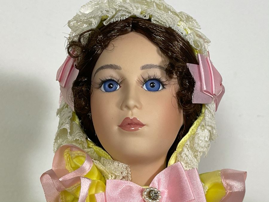 Seymour Mann Connoisseur Collection Doll With Box 24H [Photo 3]