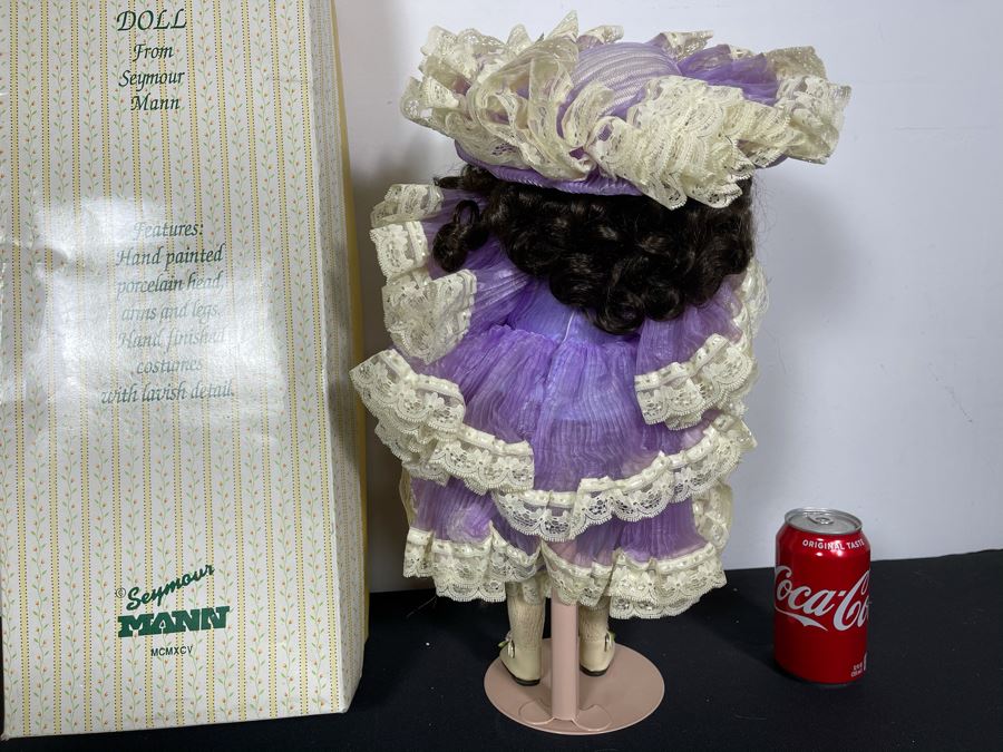 Seymour Mann Connoisseur Collection Doll With Box 18H [Photo 4]