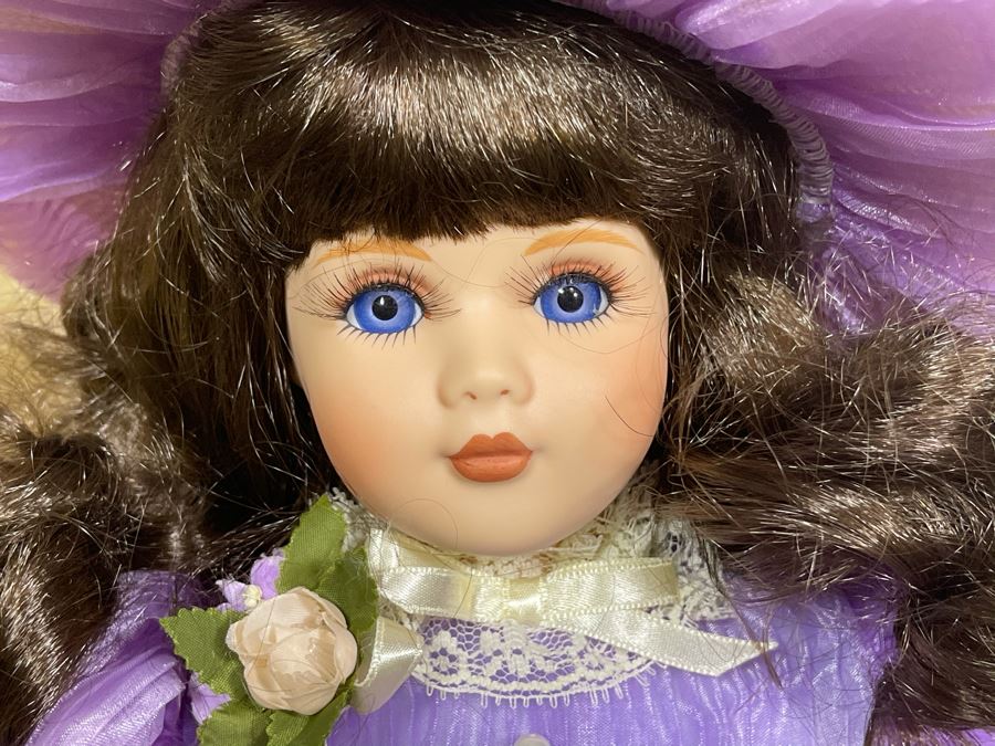 Seymour Mann Connoisseur Collection Doll With Box 18H [Photo 3]