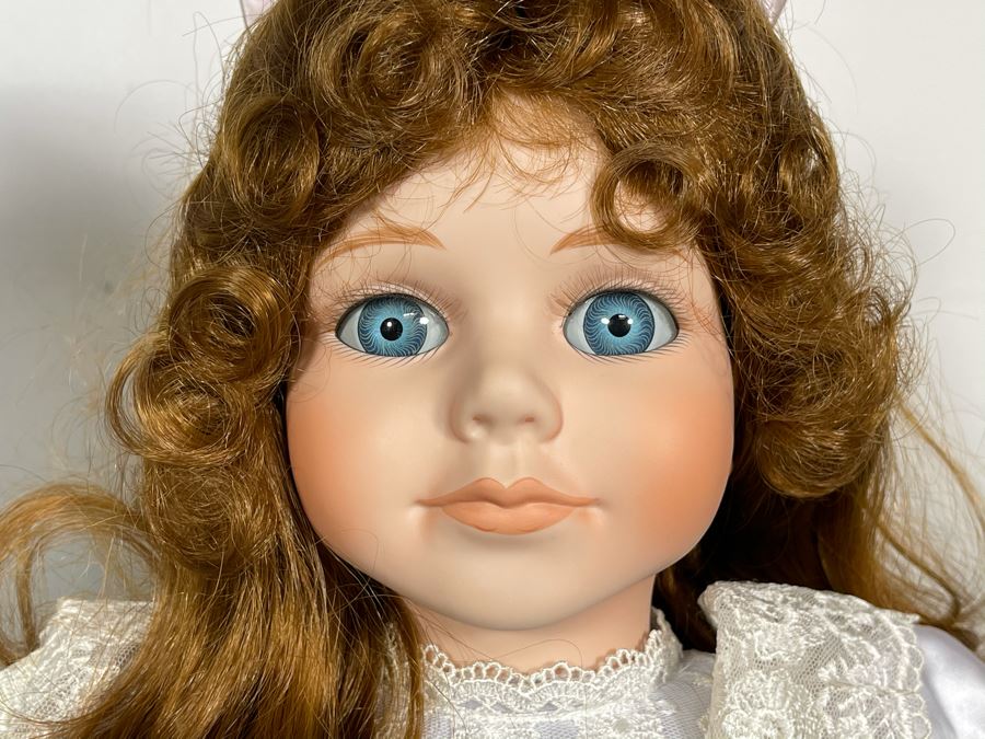 Vintage 1993 Hand Signed Betty Jane Carter Original Limited Edition Musical Porcelain Doll Designed By Bette Ball For Goebel 276 Of 1000 22H With Box Hand Signed By Bette Ball [Photo 4]