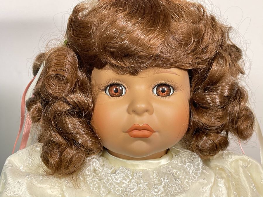 Vintage 1992 Betty Jane Carter Original Limited Edition Musical Porcelain Doll Designed By Bette Ball For Goebel 105 Of 1000 21H With Box [Photo 5]