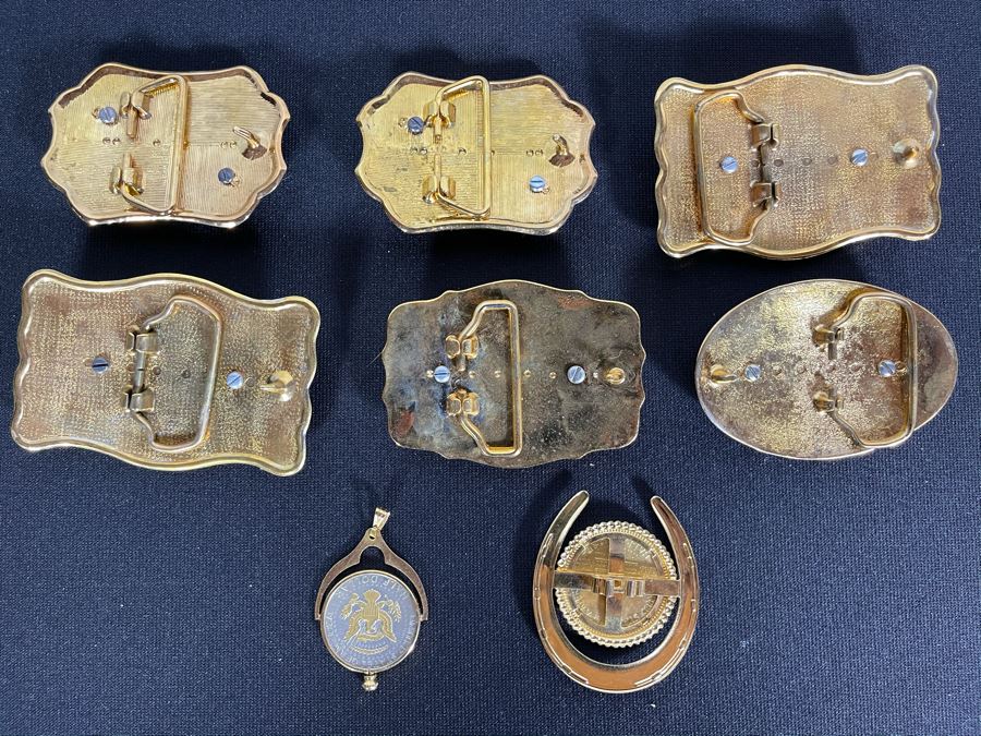 Set Of Six Gold Electroplated United States One & Half Dollar Coins Set In Base Metal Western Belt Buckles, Gold EP United States Half Dollar Coin Pendant And Gold EP United States Half Dollar Coin Bolo Tie Clasp [Photo 10]