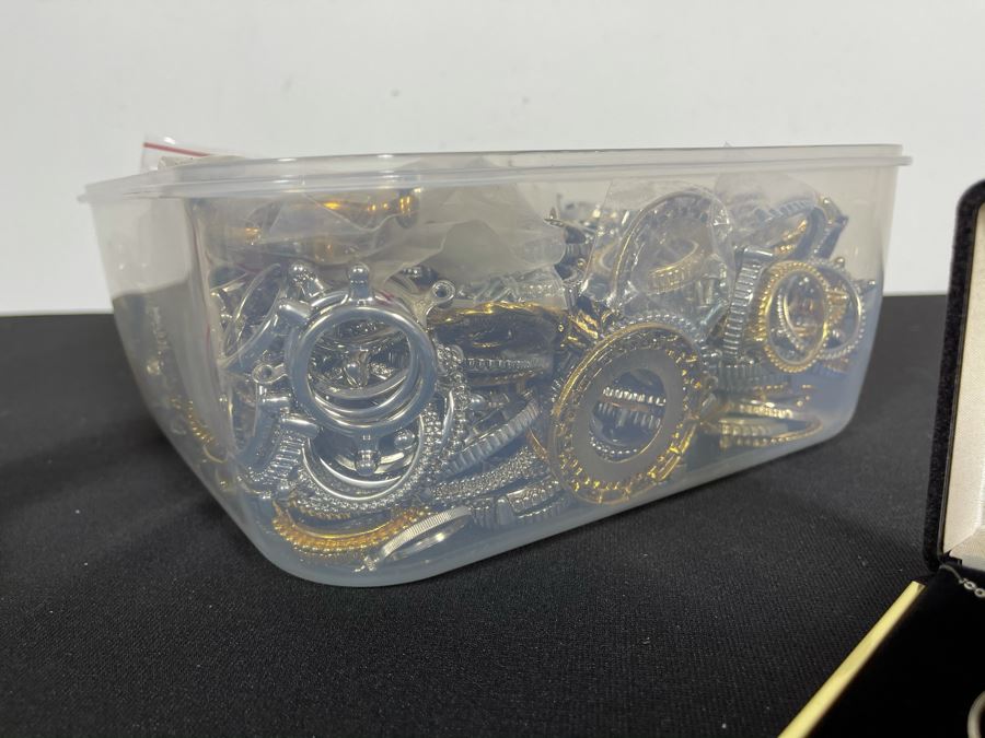 Plastic Bin Filled With Hundreds Of US One Dollar / Half Dollar Coin Bezel Holders - See Photos [Photo 7]