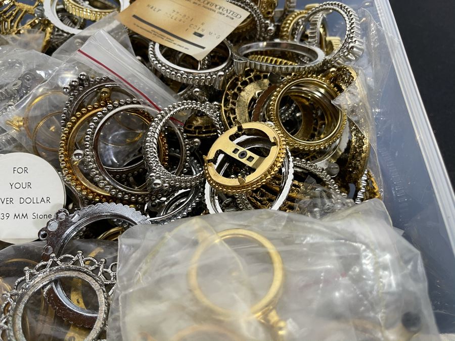 Plastic Bin Filled With Hundreds Of US One Dollar / Half Dollar Coin Bezel Holders - See Photos [Photo 13]
