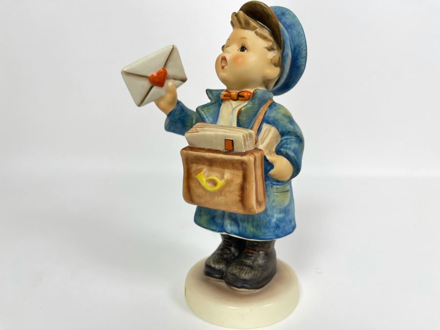 Hummel Figurine 'Postman' 5.25H [Photo 1]