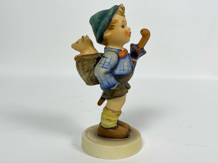 Hummel Figurine 'Home From Market' #198 4.5H [Photo 1]