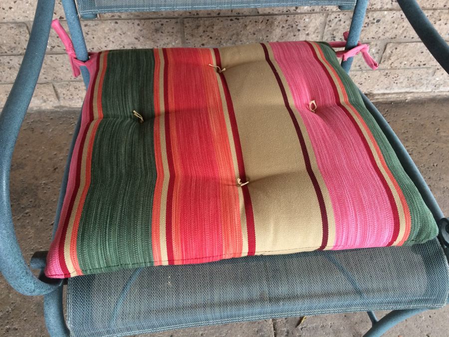 Brown Jordan Outdoor Patio Table with 4 Chairs [Photo 13]