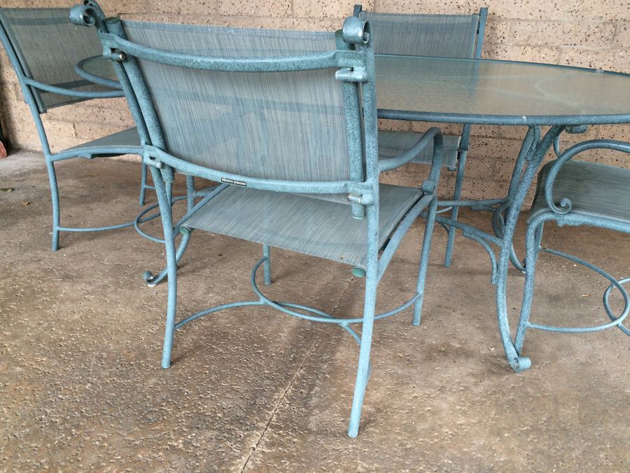 Brown Jordan Outdoor Patio Table with 4 Chairs [Photo 2]