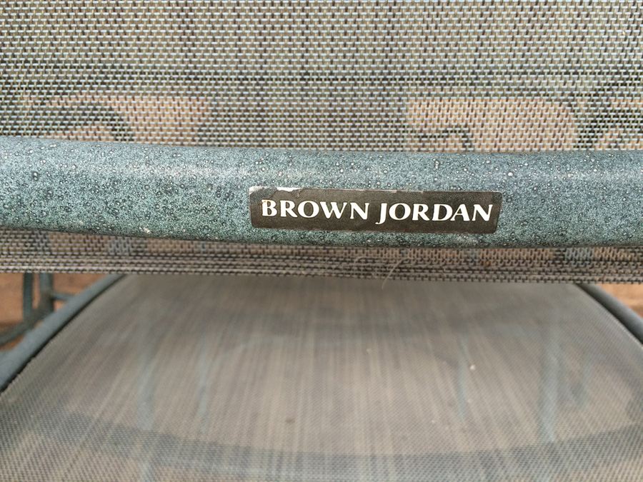 Brown Jordan Outdoor Patio Table with 4 Chairs [Photo 3]
