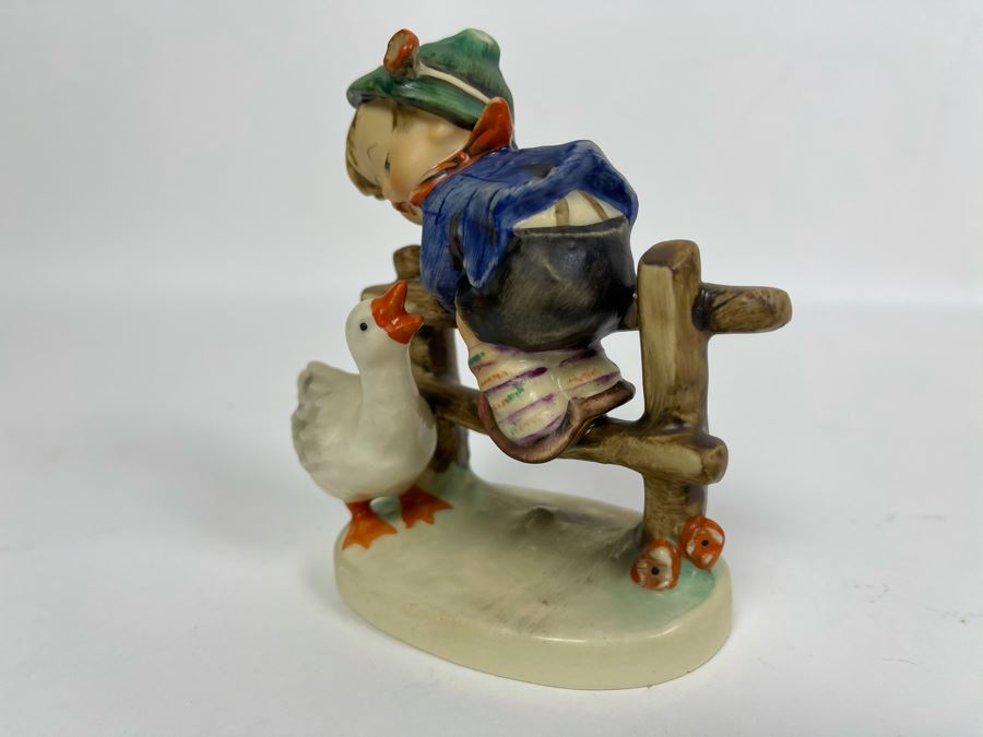 Hummel Figurine 'Barnyard Hero' #195 4H [Photo 5]