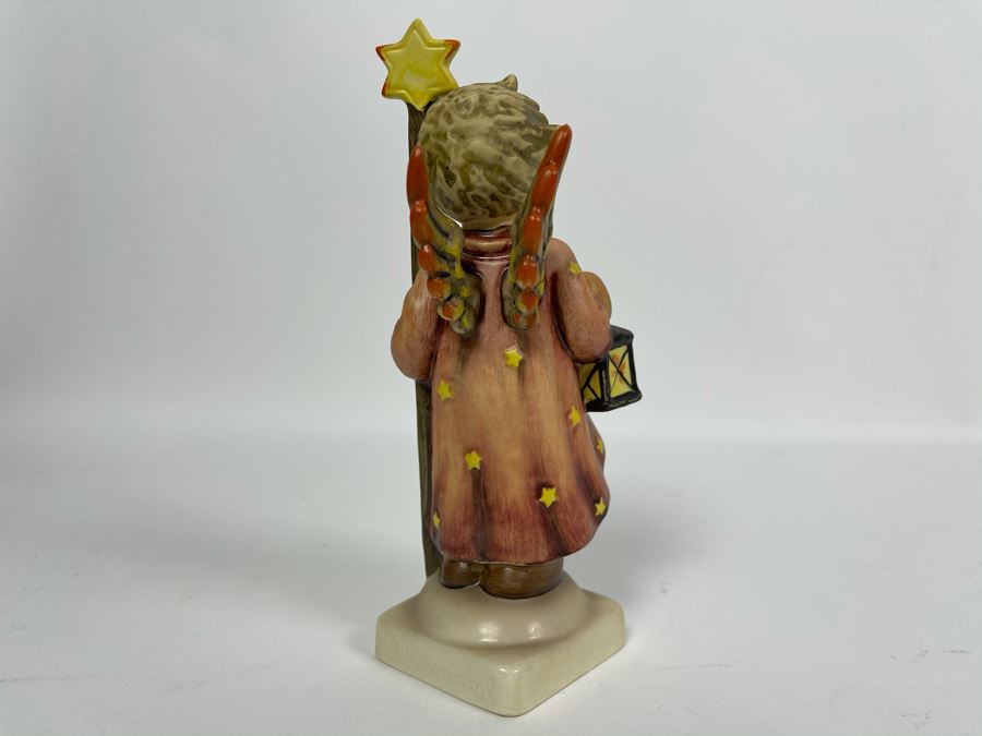 Hummel Figurine 'Christmas Song' #343 6.25H [Photo 4]